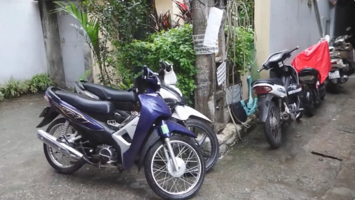 CSGT đột xuất kiểm tra, học sinh mang xe đi ‘tẩu tán’